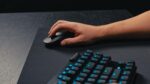 Pelė Logitech G Pro X su baltu korpusu ir 5 mygtukais