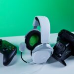Ausinės HyperX CloudX Stinger 2 juodos spalvos, šoninis vaizdas su mikrofonu