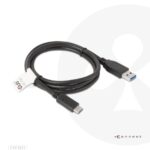 USB-C į USB3.1 kabelis, artimas vaizdas, rodo jungtis ir kabelio tekstūrą