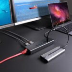 I/O dokas su USB-C, matomas iš viršaus, rodo prievadų išdėstymą