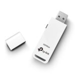Adapteris iš šono, rodo USB jungtį ir anteną