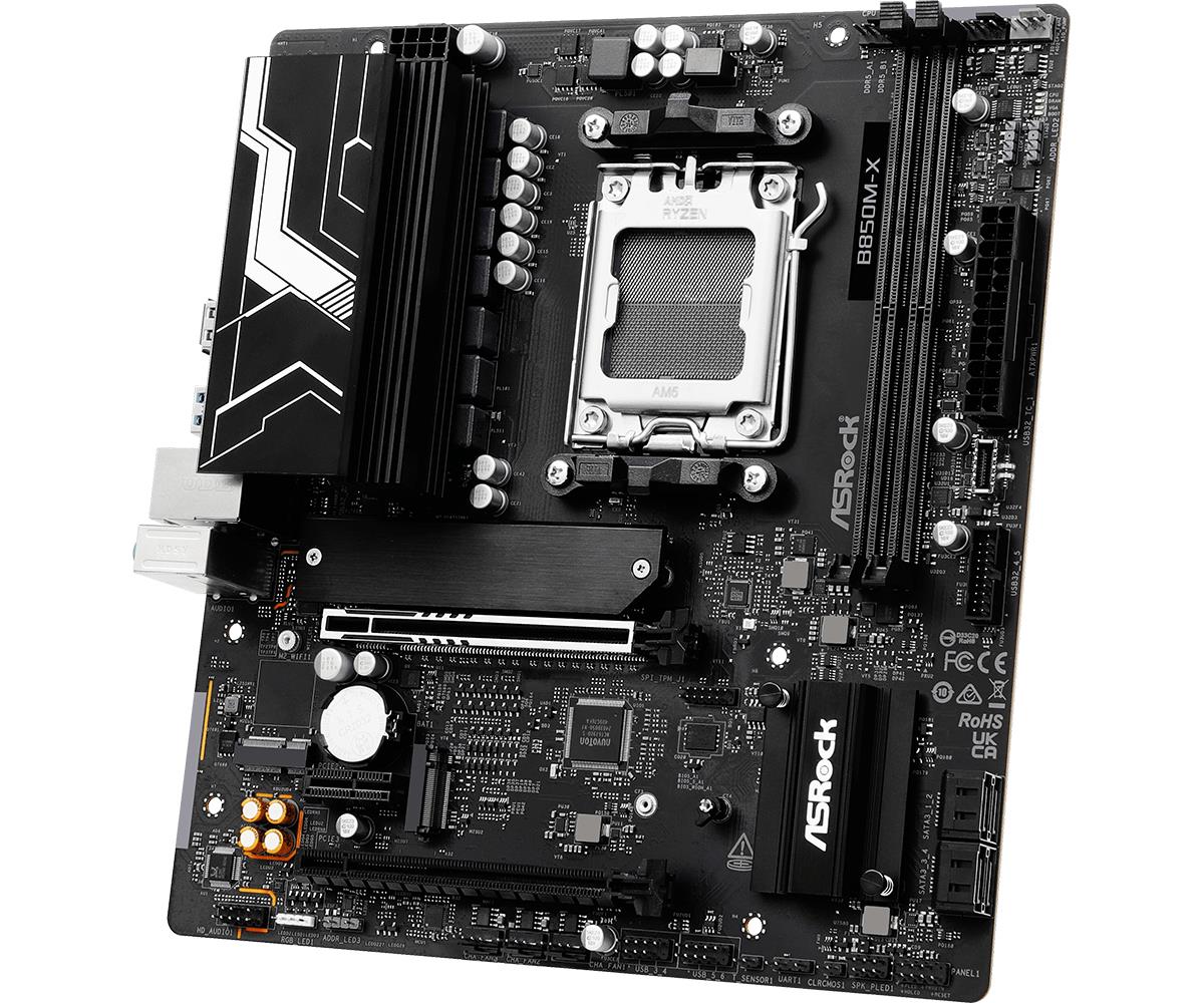 65d21d24-ad69-4a69-a050-7c22425e72c1 ASROCK B850M-XR2.0 motininė plokštė, vaizdas iš šono su prievadų išdėstymu