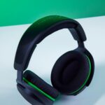 Ausinės HyperX CloudX Stinger2 juodos spalvos, šoninis vaizdas su mikrofonu