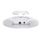 Access Point TP-LINK EAP773, matomas iš šono, su ryšio prievadais