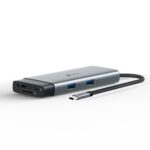Adapterio priekis su septyniais USB-C prievadais ir HDMI jungtimi