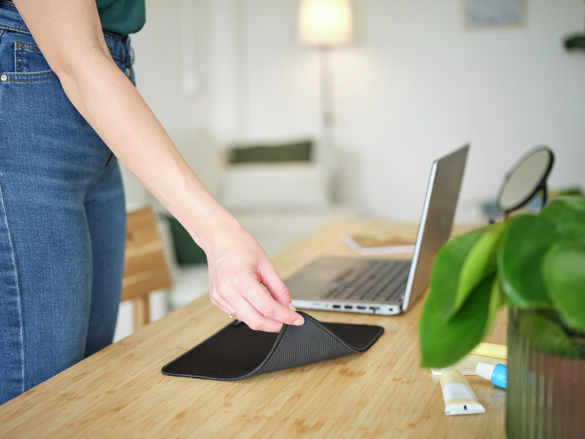 83c0d516-0471-412a-92c0-8e27067bd376 MOUSE PAD BOYE M/24743 TRUST