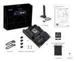 Motininė plokštė ASUS Z890-CREATOR su atidengtu I/O jungčių dangteliu
