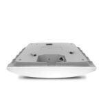 Access Point TP-LINK EAP223, matomas iš šono su trimis antenomis