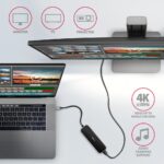 USB-C 6IN1 HMC-6H4A adapteris, matomas iš šono su prijungtais įrenginiais