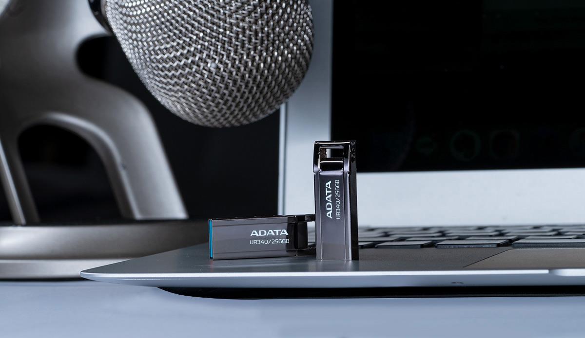 c2cde561-1769-4fa2-bb46-72ad00afad1a MEMORY DRIVE FLASH USB3.2 256G/BLACK AROY-UR340-256GBK ADATA