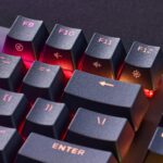 Klaviatūra HyperX Alloy Origins Core, juoda, iš arti rodo jungiklius