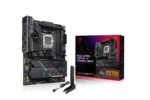 ASUS ROG STRIX X870E-H motininė plokštė, viršutinė perspektyva su DDR5 atminties lizdais
