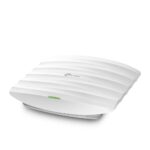 Access Point TP-LINK EAP223, matomas iš šono su trimis antenomis