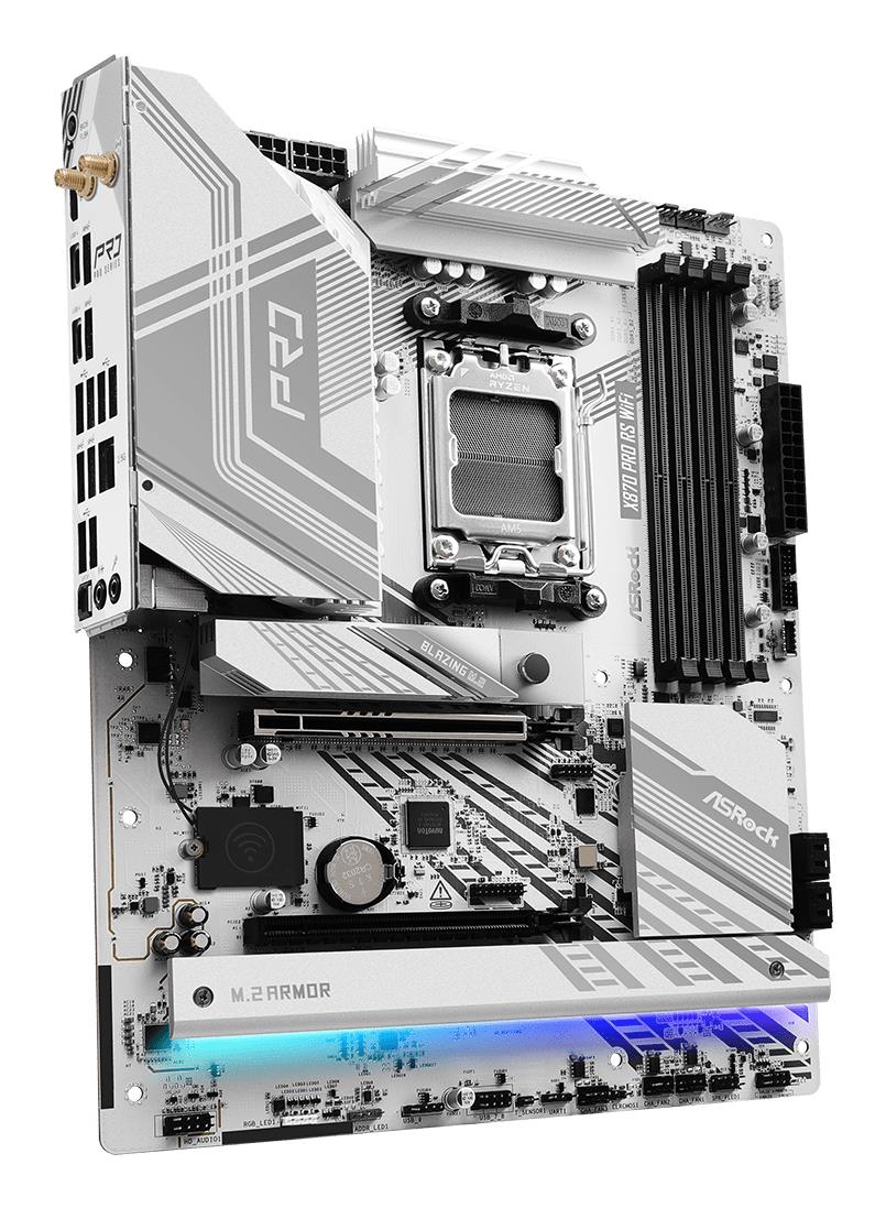 fcf9283f-0ed2-4059-8cc2-0323c00f55fd Motininė plokštė ASROCK X870PRORSWIFI, vaizdas iš šono, rodo prievadų išdėstymą