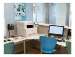 Canon I-SENSYS MF667Cdw spausdintuvas, šoninis vaizdas su valdymo pultu
