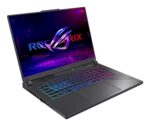 Nešiojamas kompiuteris ASUS G614PR su atidarytu ekranu, rodančiu Windows 11