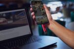Nešiojamojo SSD Kingston su USB Type-A ir Type-C jungtimis, šoninis vaizdas