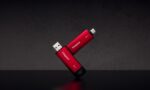 Nešiojamas SSD Kingston, USB 3.2, matomas iš šono, rodo jungtis