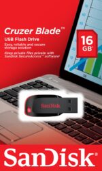 USB atmintinė SanDisk 16GB, matoma iš šono su prijungtu jungtimi