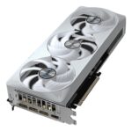 Vaizdo plokštė GIGABYTE GeForce RTX 5070 Ti, šoninis vaizdas su aušinimo sistema