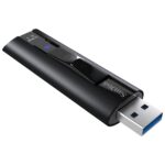 SanDisk USB 3.1 128GB atidarytas, matomas jungčių išdėstymas
