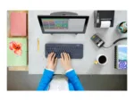 Logitech K400 Plus klaviatūra su trackpad, matoma iš šono