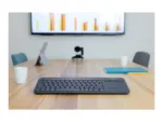 Klaviatūra Logitech K400 Plus, matoma iš šono, su integruotu trackpadu