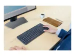 Logitech K400 Plus klaviatūra su trackpad, matoma iš šono