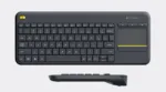 Klaviatūra Logitech K400 Plus, matoma iš viršaus su trackpad