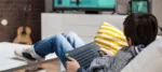 Klaviatūra Logitech K400 Plus su trackpad, matoma iš šono