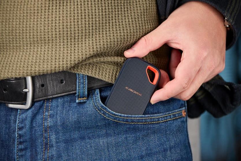 1ad17a3c-c201-4d92-b366-c3d604d71a5b External SSD SANDISK Read speed 2000 MB/s 4000 GB SDSSDE70-4T00-G25