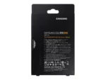 SSD 870 EVO 500 GB, matomas iš šono su SATA III jungtimi