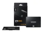 Samsung 870 EVO 500 GB SSD, matomas iš šono su SATA III jungtimi