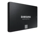 Samsung 870 EVO SSD 500 GB, matomas iš šono su SATA III jungtimi