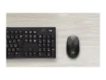Pelė Logitech M190, šoninis vaizdas su matomais mygtukais ir jungtimi