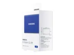 T7 išorinis SSD, mėlynas, matomas iš šono su USB 3.2 prievadu