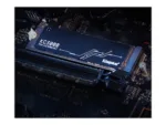 SSD Kingston KC3000 M.2 2280 su atidaryta pakuote ir priedais