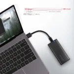 AXAGON EEM2-SBC metalinė dėžutė, matoma iš šono, su USB-C jungtimi