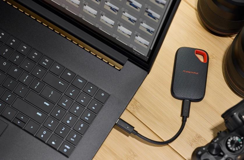 b0ee09d9-e2a4-41cf-b93c-db9217276491 External SSD SANDISK Read speed 2000 MB/s 1000 GB SanDisk Extreme Portable SSD (V3) 1 TB (SDSSDE70-1T00-G25) SDSSDE70-1T00-G25