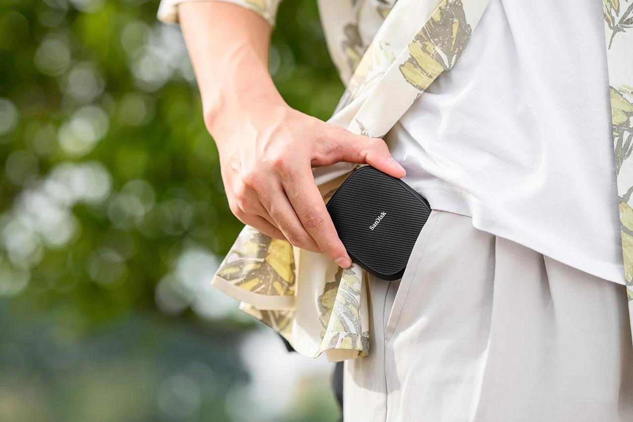 14398eab-3616-441b-8011-00b057be76a3 External SSD SANDISK Read speed 1000 MB/s 1 TB SDSSDE62M-1T00-G25