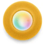 Apple HomePod mini geltonas, matomas iš šono su apvalia forma