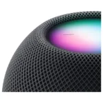 Apple HomePod mini geltonas, matomas iš šono, su apvalia forma