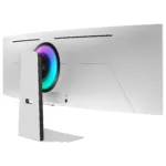 Monitorius Samsung G95SC, matomas iš šono, rodo USB prievadus