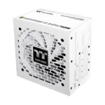 Thermaltake Toughpower Gt maitinimo blokas, šoninis vaizdas su kabelių jungtimis