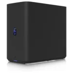 Ubiquiti UNAS 4, vaizdas iš šono su atidarytomis HDD vietomis