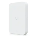 Ubiquiti UniFi 5G Max Outdoor, šoninis vaizdas su montavimo laikikliu