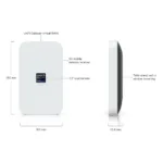 Ubiquiti UniFi 5G Max, matomas iš šono su 2.5 Gigabit Ethernet prievadu