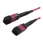 Synergy21 LWL-MTP®-Female Patchkabel OM4 LowLoss(ELite), 12 Faser, Typ B crossed, erika-violett, 10m