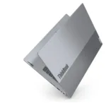 Nešiojamas kompiuteris Lenovo ThinkBook 14 G7 ARP, šoninis vaizdas su atidarytu ekranu