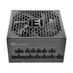 Thermaltake Toughpower PT 850W, šoninis vaizdas su kabelių išdėstymu